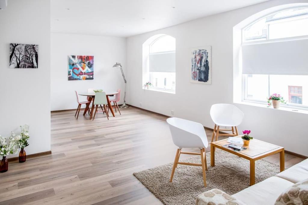 Free Parking Space, 2 Bed Room, Short Walk To Brosundet Alesund Exterior photo