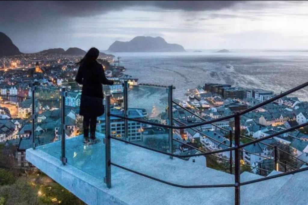 Free Parking Space, 2 Bed Room, Short Walk To Brosundet Alesund Exterior photo