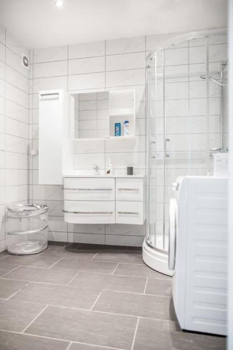 Free Parking Space, 2 Bed Room, Short Walk To Brosundet Alesund Exterior photo